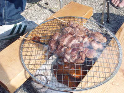 猪肉串焼きの七輪炭火焼き　高さ調整